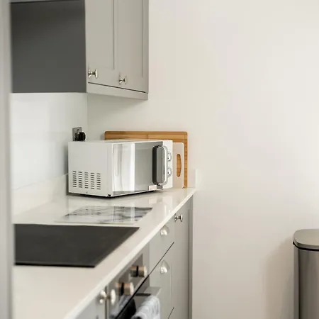 Spacious & Modern 2 Bed Flat In Hoylake - Opposite Royal Liverpool Golf Club Exterior photo