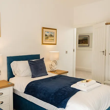 Spacious & Modern 2 Bed Flat In Hoylake - Opposite Royal Liverpool Golf Club Exterior photo