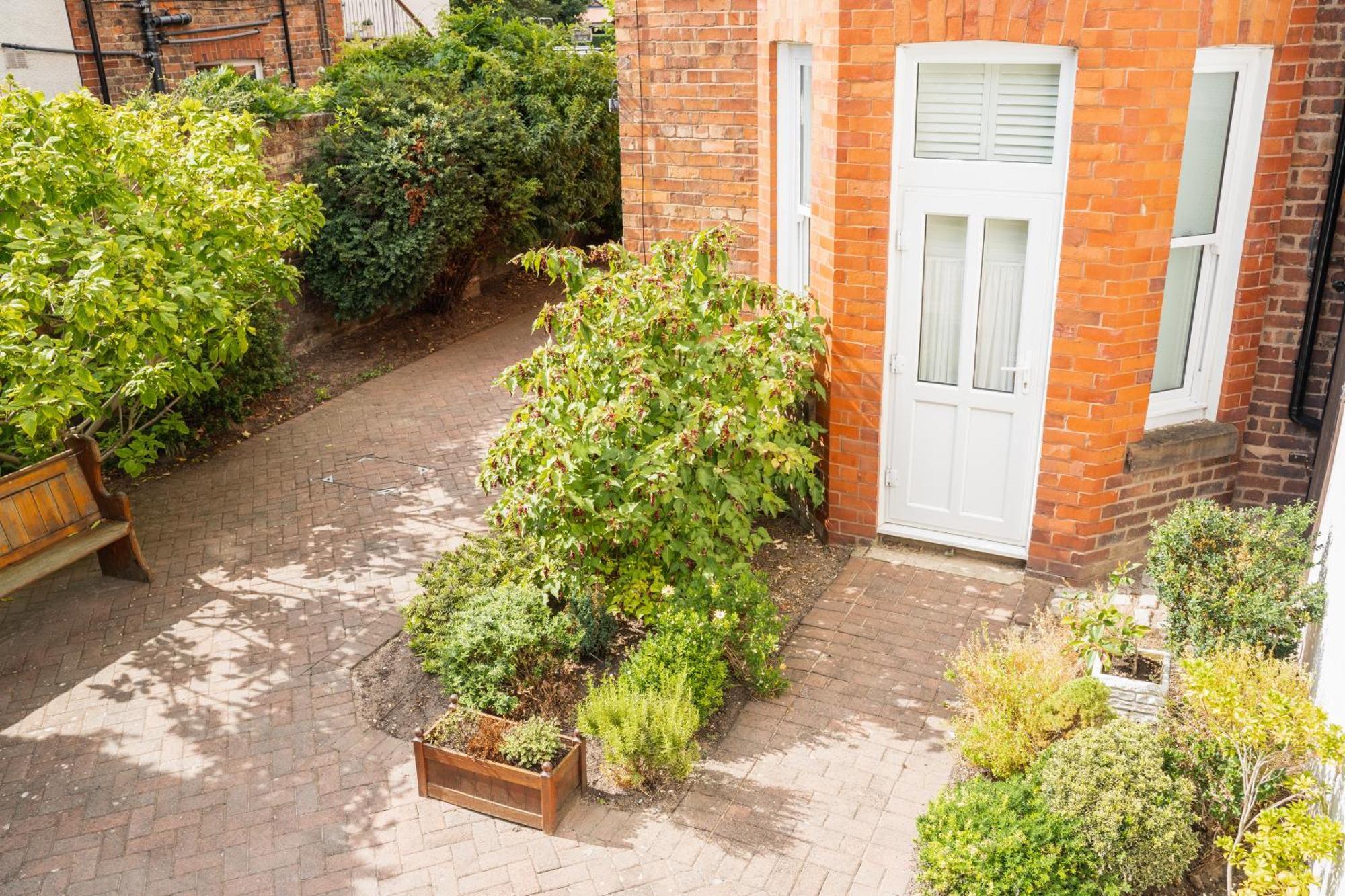 Spacious & Modern 2 Bed Flat In - Opposite Royal Liverpool Golf Club * Hoylake