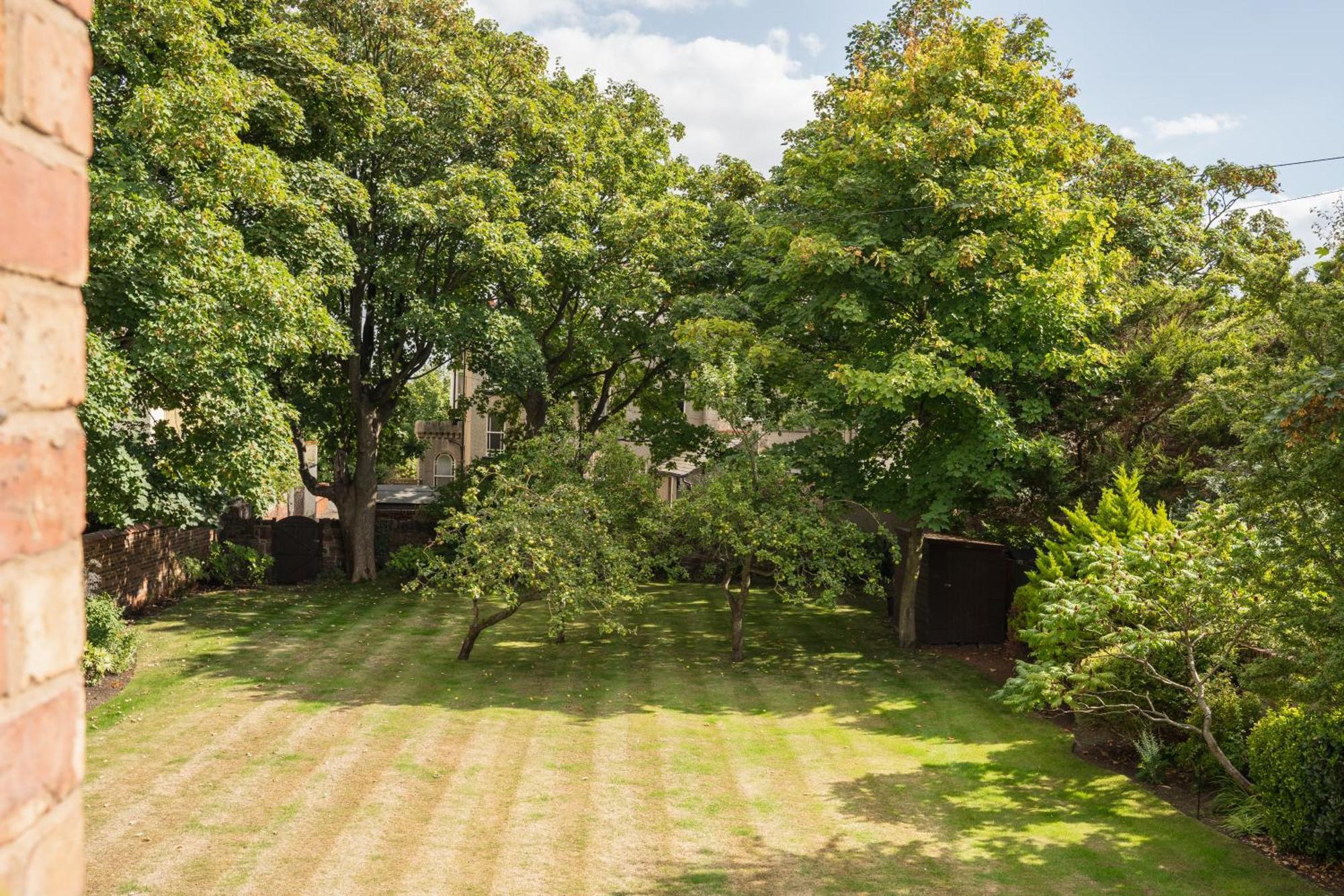 Spacious & Modern 2 Bed Flat In - Opposite Royal Liverpool Golf Club Hoylake