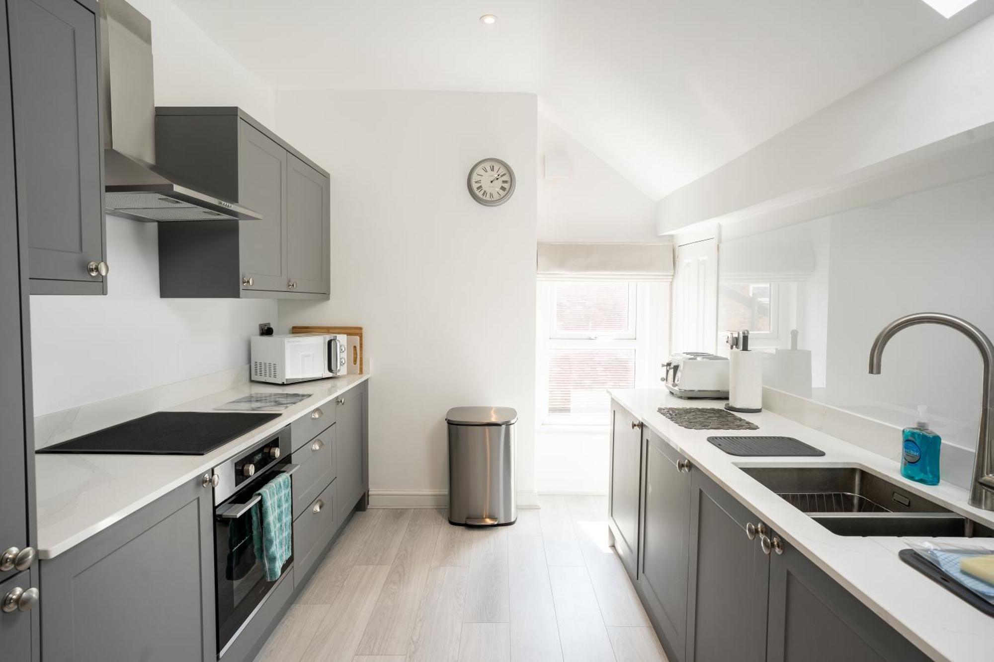 Spacious & Modern 2 Bed Flat In - Opposite Royal Liverpool Golf Club Hoylake