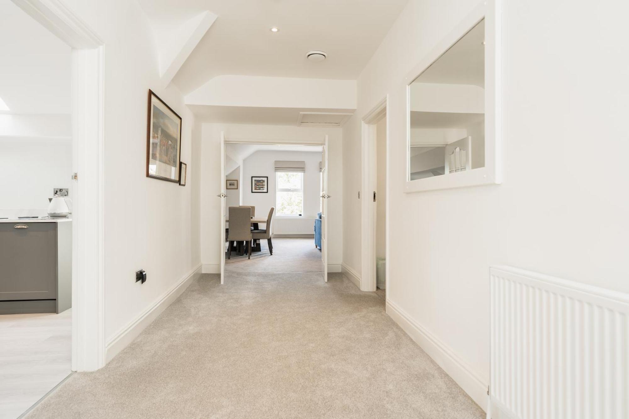 Spacious & Modern 2 Bed Flat In - Opposite Royal Liverpool Golf Club Holiday home *