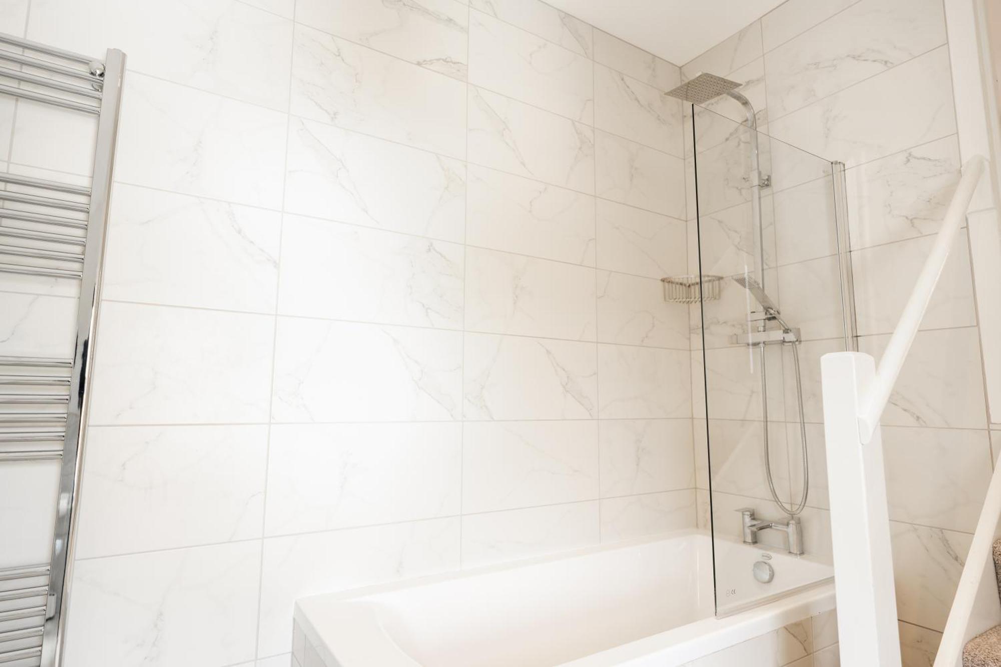 Spacious & Modern 2 Bed Flat In - Opposite Royal Liverpool Golf Club