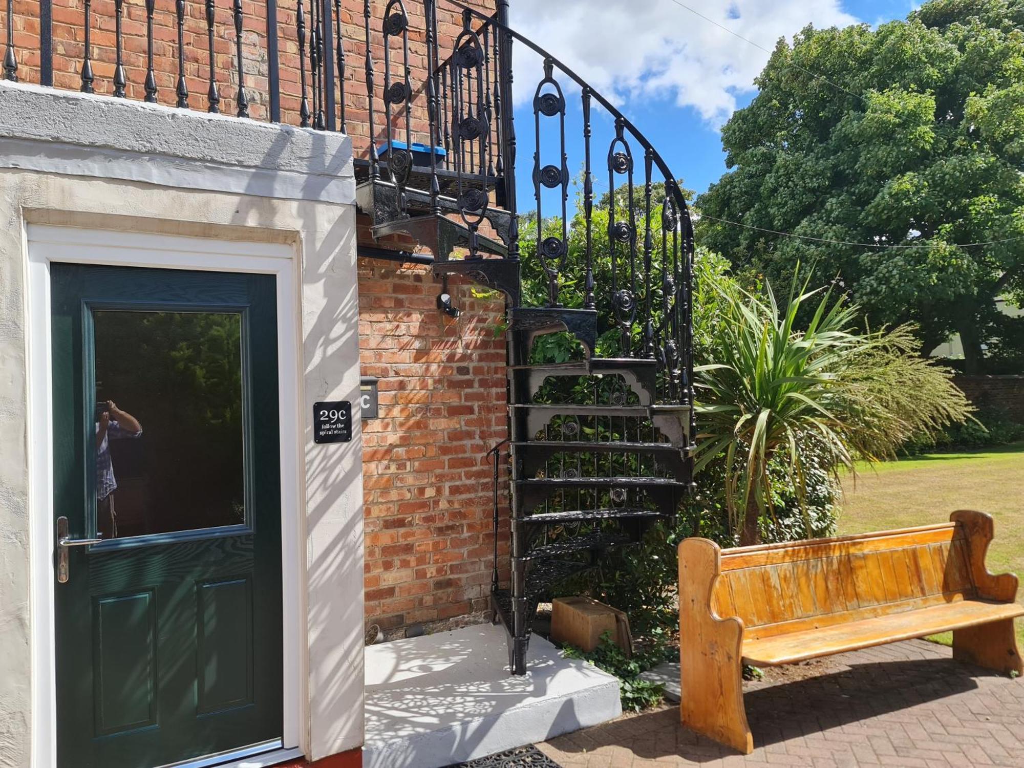 Spacious & Modern 2 Bed Flat In - Opposite Royal Liverpool Golf Club Holiday home *